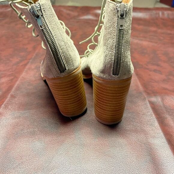 Jeffrey Campbell Cora tan suede lace up open toe heels, size 9‎ - Picture 10 of 10